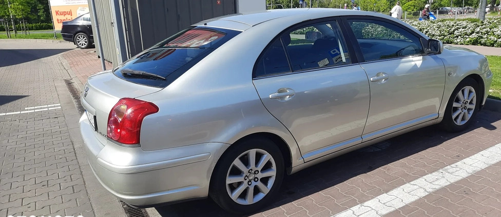 Toyota Avensis cena 9500 przebieg: 233000, rok produkcji 2003 z Skarszewy małe 16